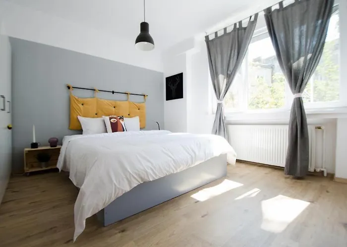 Bright Near Cismigiu And Old Town Bucureşti